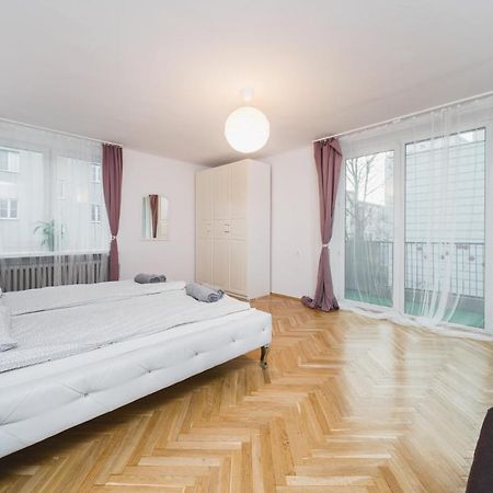 Sunshine Parkside Hideaway - 3 Bedroom - By Upstairs Kraków Zewnętrze zdjęcie