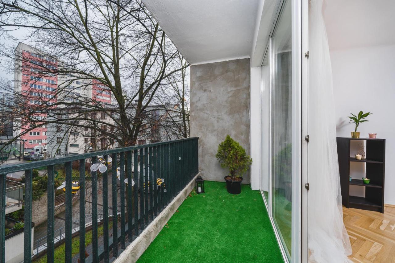 Sunshine Parkside Hideaway - 3 Bedroom - By Upstairs Kraków Zewnętrze zdjęcie
