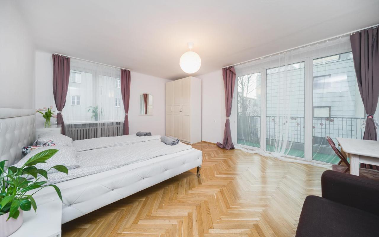 Sunshine Parkside Hideaway - 3 Bedroom - By Upstairs Kraków Zewnętrze zdjęcie