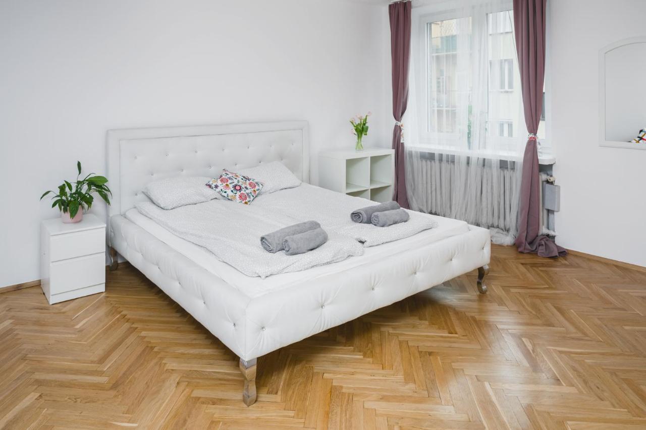 Sunshine Parkside Hideaway - 3 Bedroom - By Upstairs Kraków Zewnętrze zdjęcie