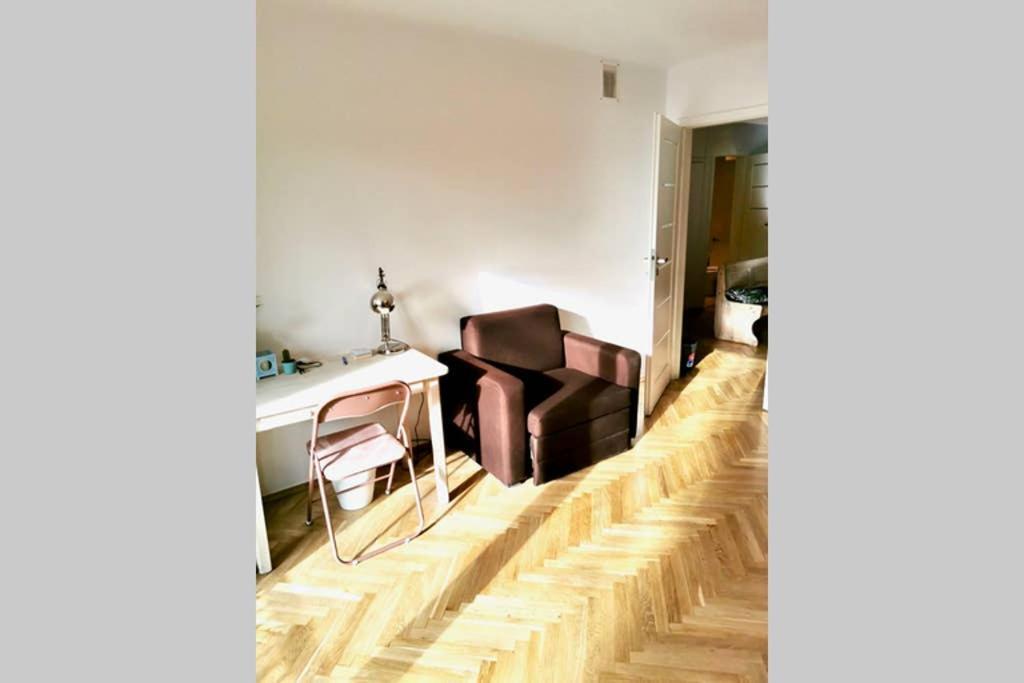 Sunshine Parkside Hideaway - 3 Bedroom - By Upstairs Kraków Zewnętrze zdjęcie