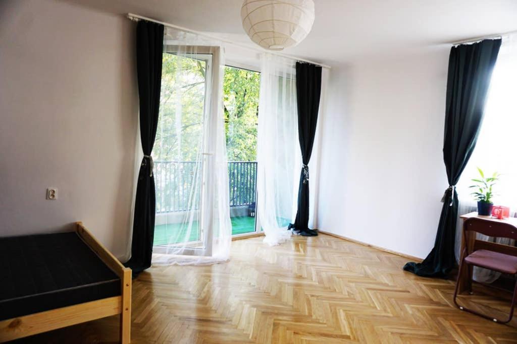 Sunshine Parkside Hideaway - 3 Bedroom - By Upstairs Kraków Zewnętrze zdjęcie