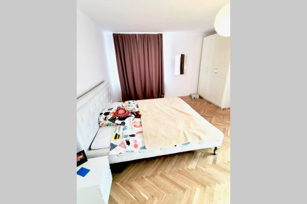 Sunshine Parkside Hideaway - 3 Bedroom - By Upstairs Kraków Zewnętrze zdjęcie