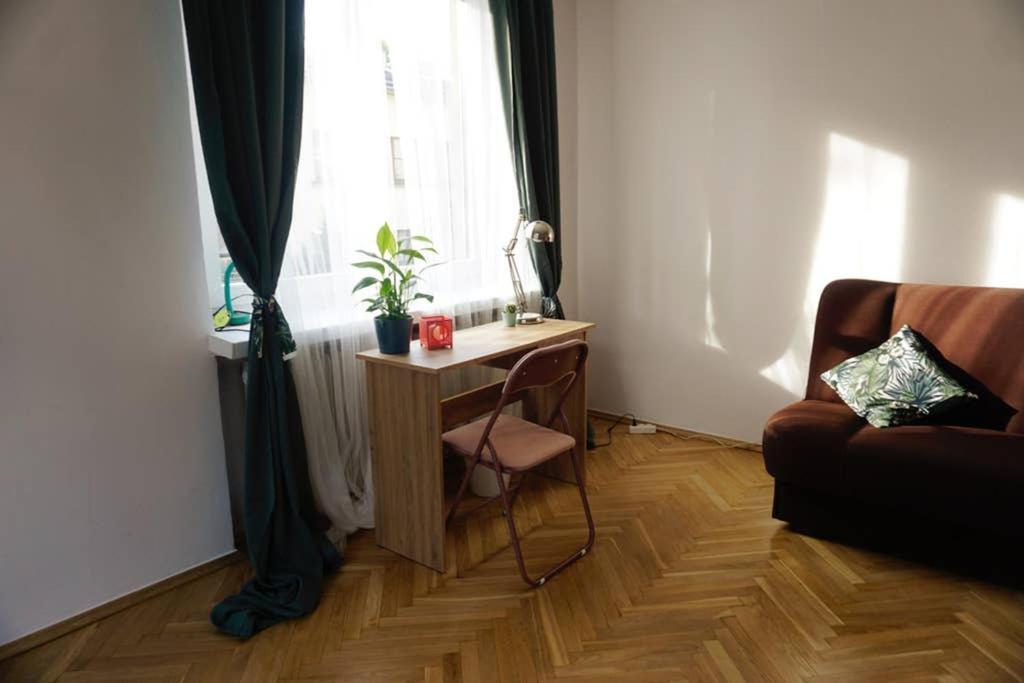 Sunshine Parkside Hideaway - 3 Bedroom - By Upstairs Kraków Zewnętrze zdjęcie