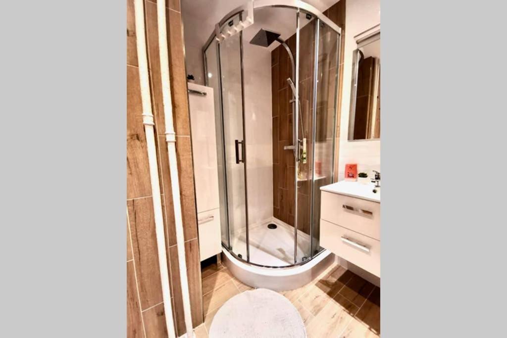 Sunshine Parkside Hideaway - 3 Bedroom - By Upstairs Kraków Zewnętrze zdjęcie